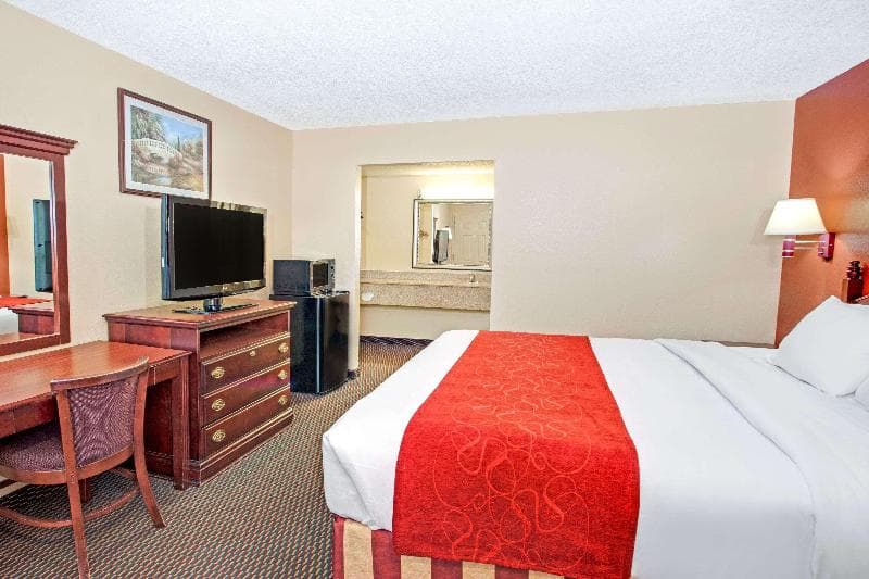 Days Inn by Wyndham Canton 3