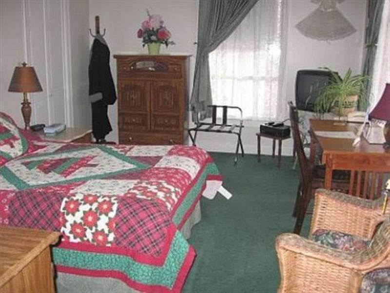 Olde Judge Mansion 3