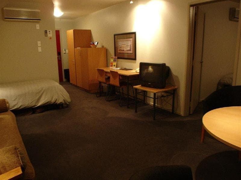 Off Broadway Motel photo 1