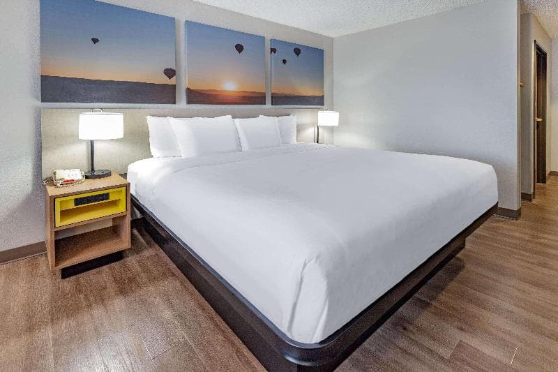 Days Inn by Wyndham Bernalillo 2