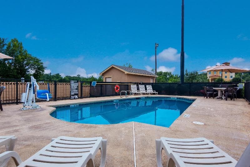 Motel 6 Marshall Tx main