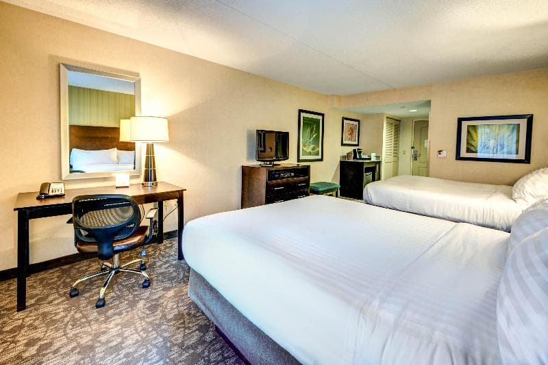 Holiday Inn Express Neptune 3