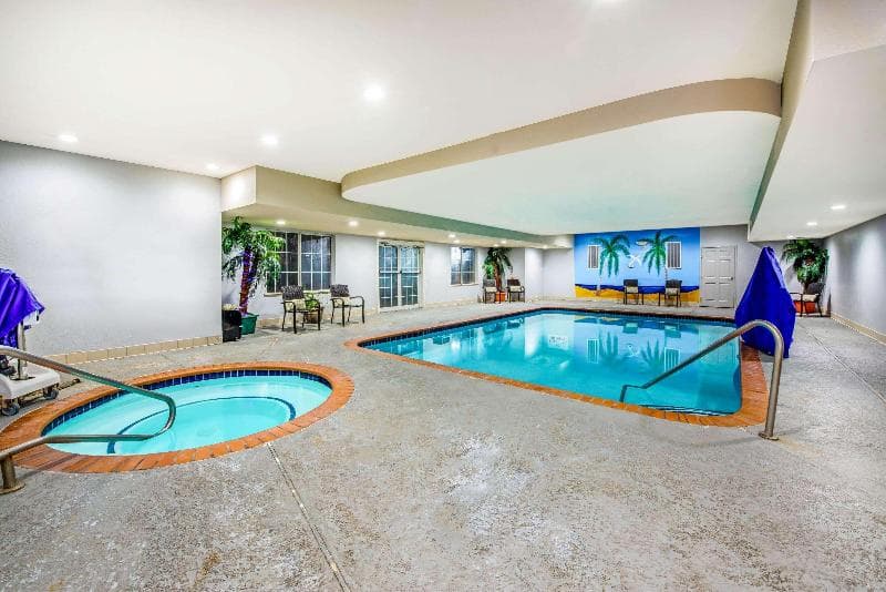 La Quinta Inn & Suites by Wyndham Kingwood 5