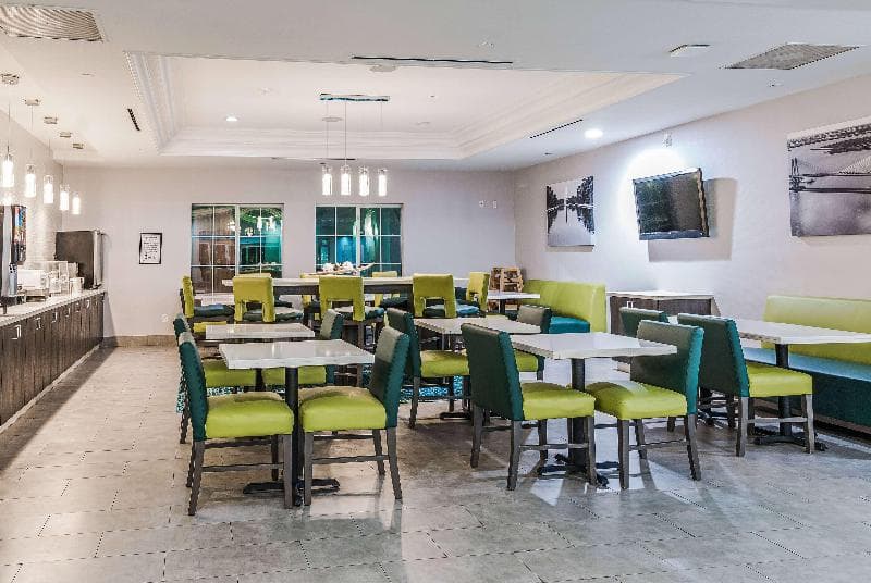 La Quinta Inn & Suites by Wyndham Tomball photo 1