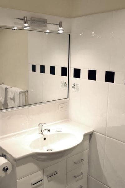 Graham Apartments photo 1