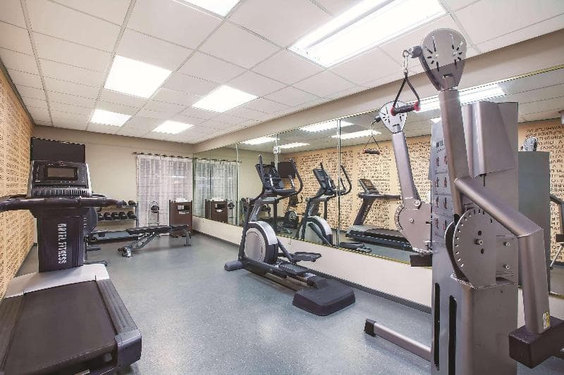 La Quinta Inn & Suites by Wyndham Beaumont West 2