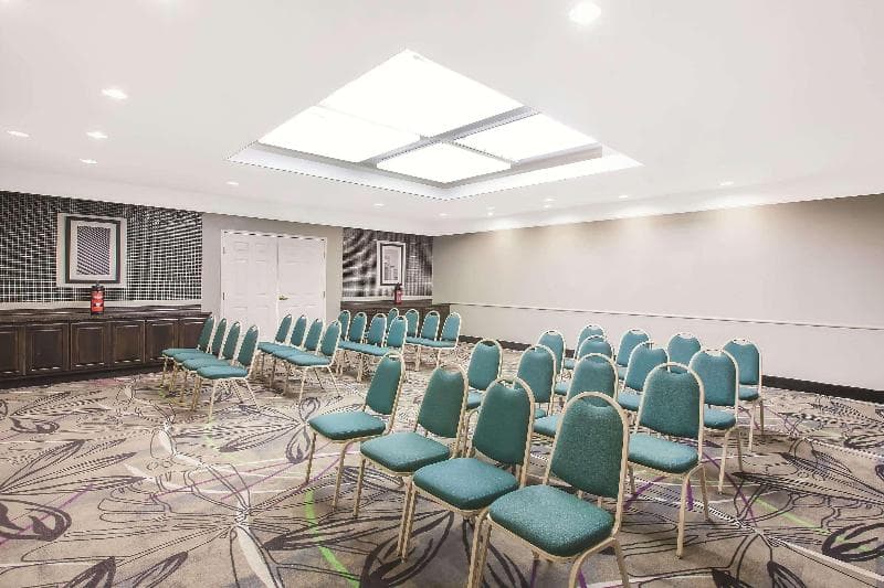 La Quinta Inn & Suites by Wyndham Beaumont West photo 1