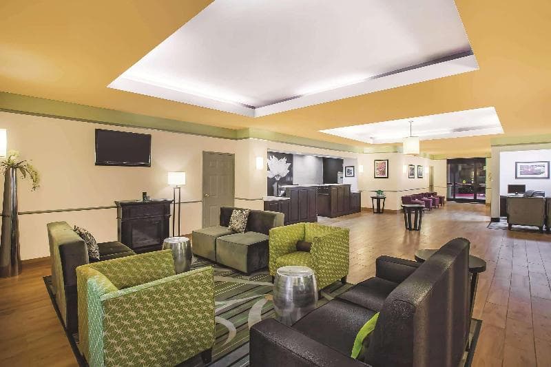 La Quinta Inn & Suites by Wyndham Beaumont West 5