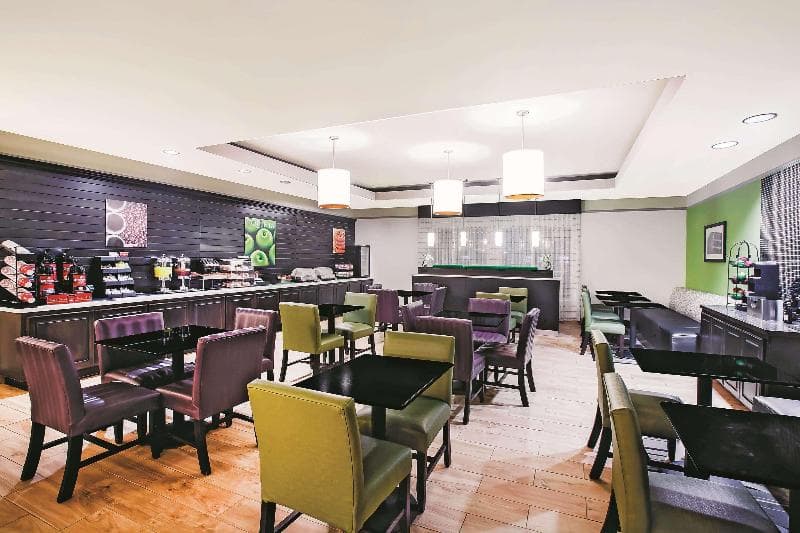 La Quinta Inn & Suites by Wyndham Beaumont West 3