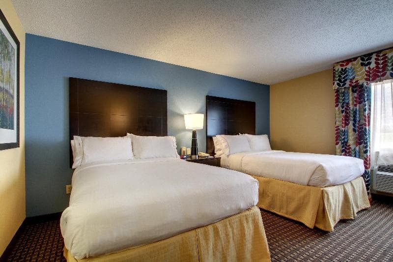 Holiday Inn Express Fort Campbell-Oak Grove photo 1