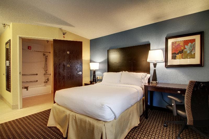 Holiday Inn Express Fort Campbell-Oak Grove 3
