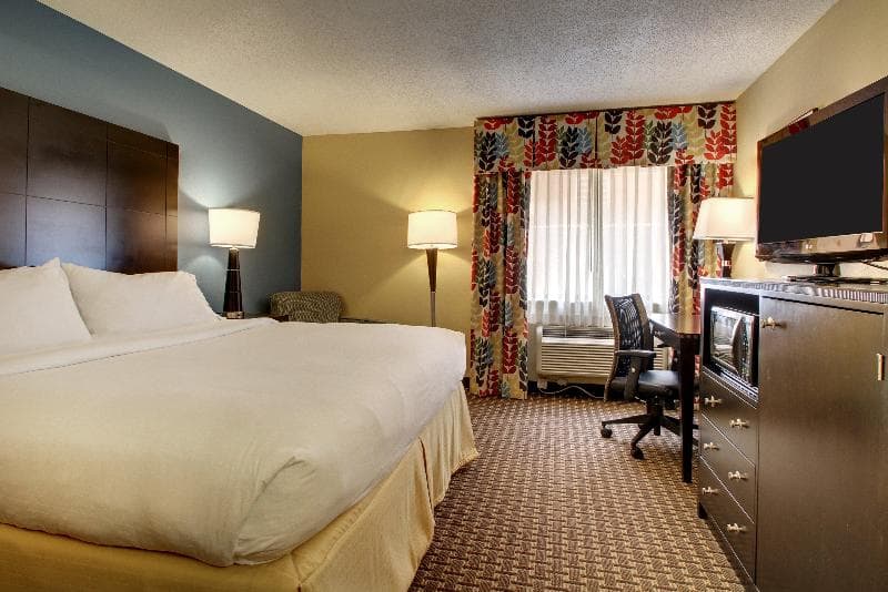 Holiday Inn Express Fort Campbell-Oak Grove 5