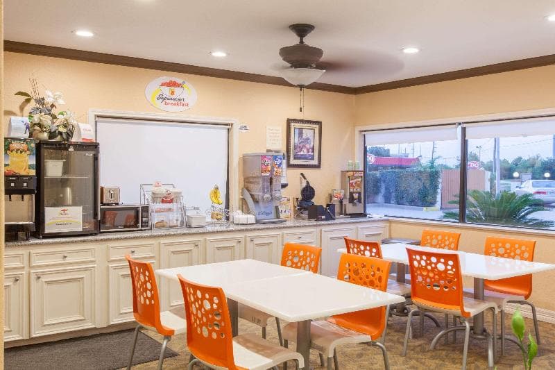 Super 8 By Wyndham Houston/Willowbrook/Highway 249 3