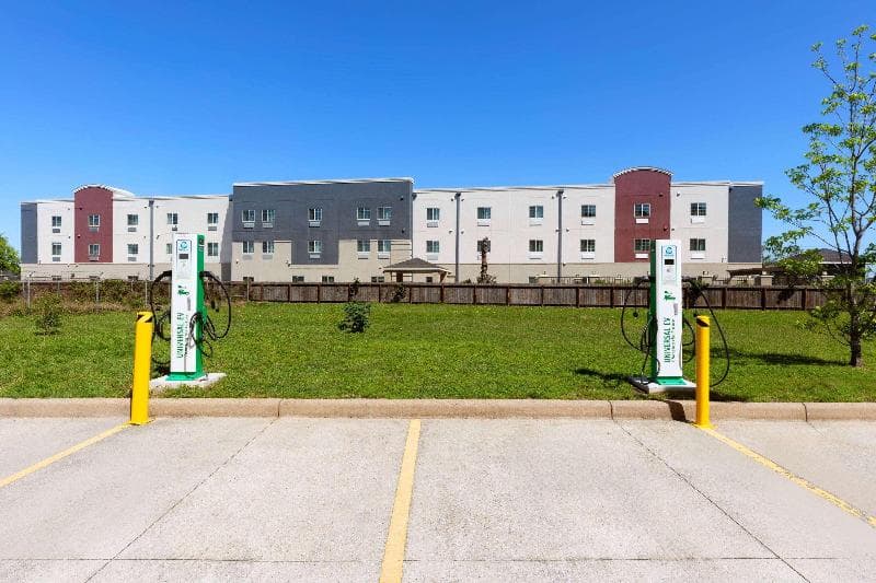 La Quinta Inn & Suites by Wyndham Deer Park photo 1