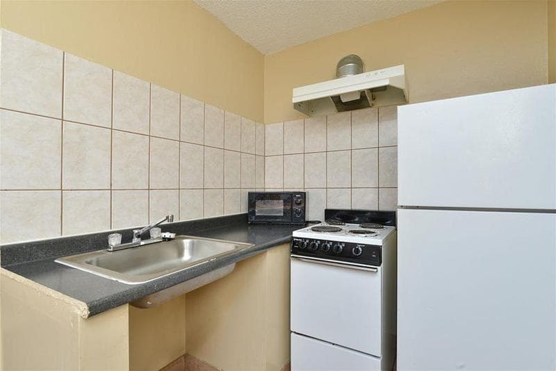Laplace Motel 4