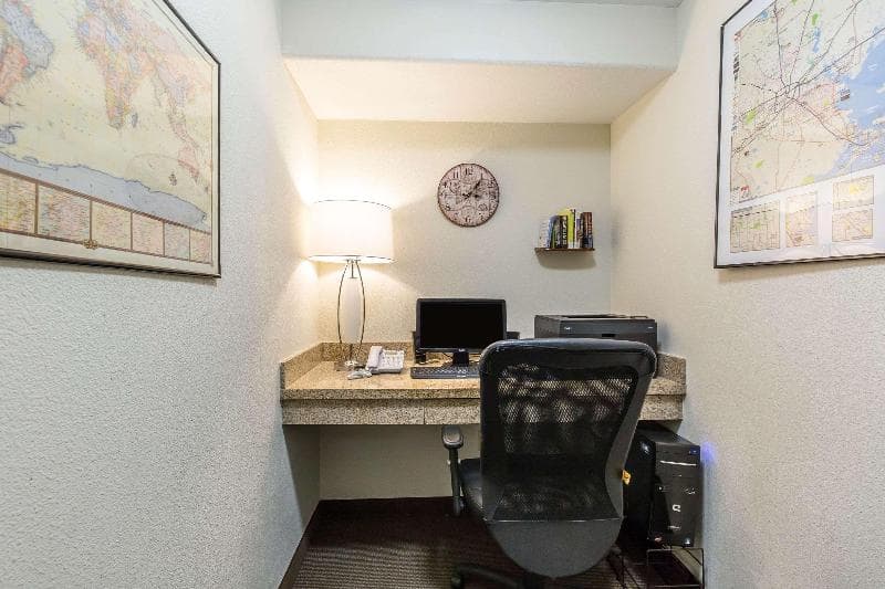 Sleep Inn & Suites Intercontinental Airport East 1