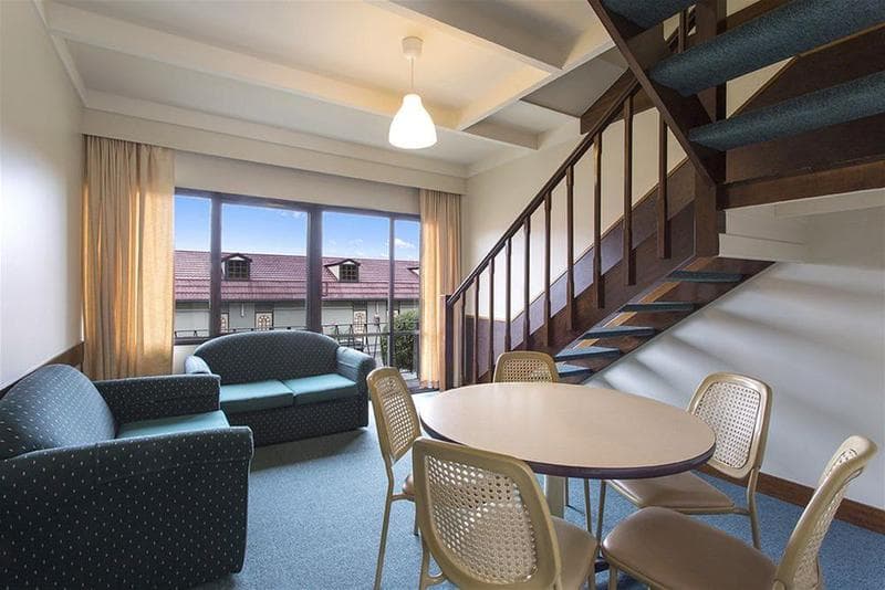 Village Family Motor Inn 4