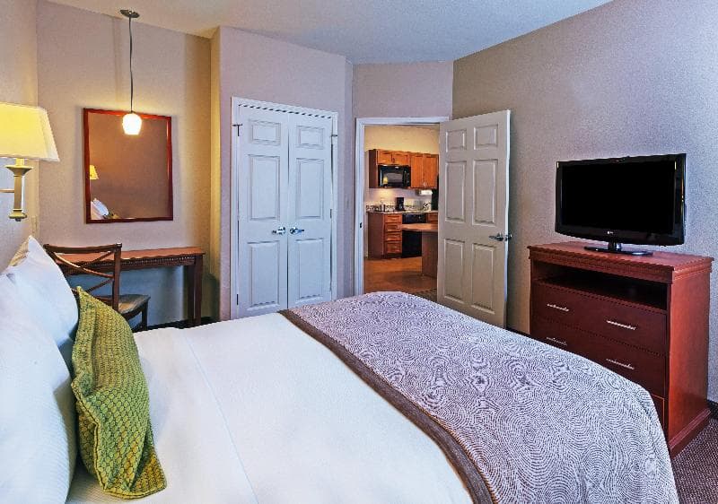 Candlewood Suites Baytown 4