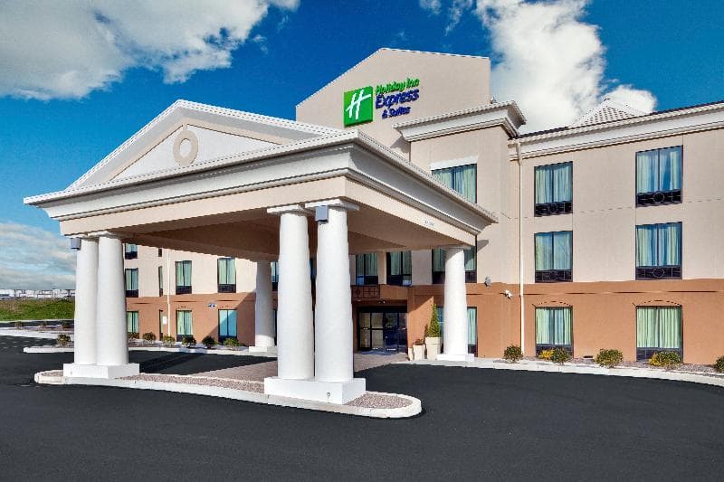 Holiday Inn Express Hotel & Suites Lebanon 3