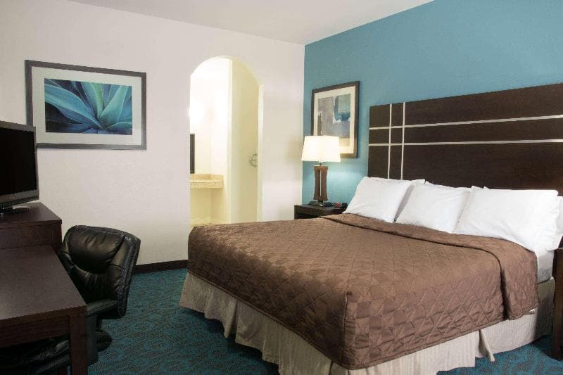 Days Inn By Wyndham Humble/Houston Intercontinental Airport 5