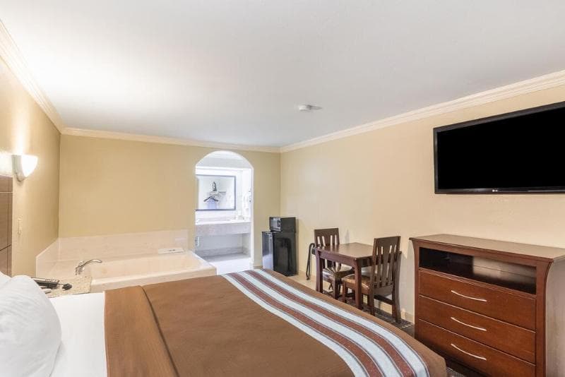Americas Best Value Inn Houston At I-45 & Loop 610 3