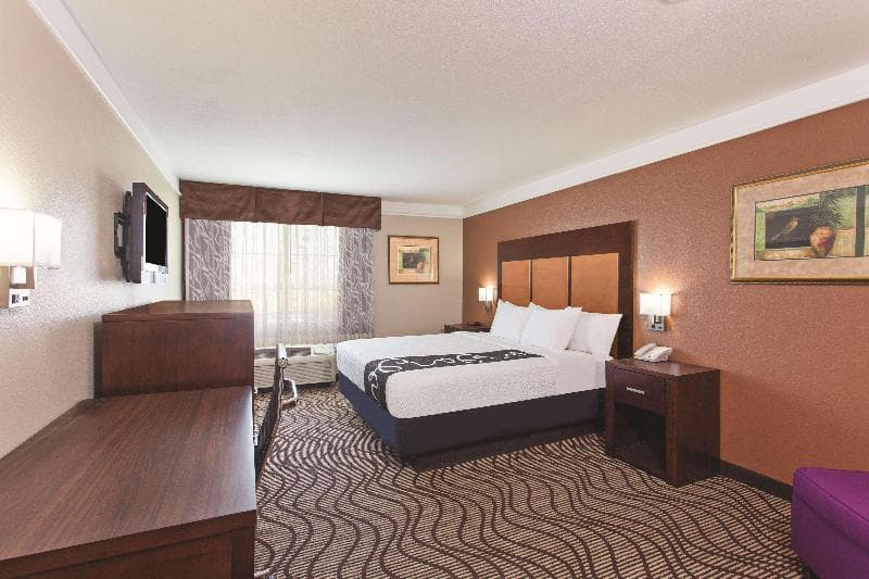 La Quinta Inn & Suites by Wyndham Hesperia Victorville 5