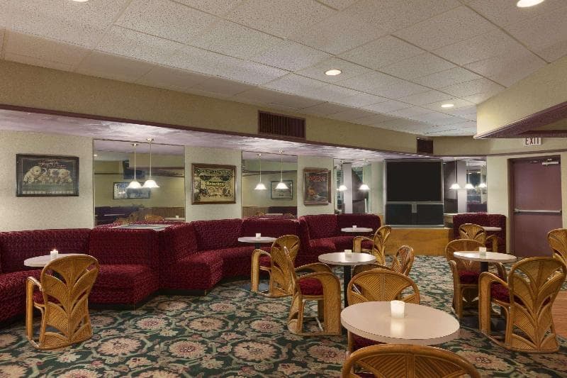 Ramada By Wyndham Hazleton 2