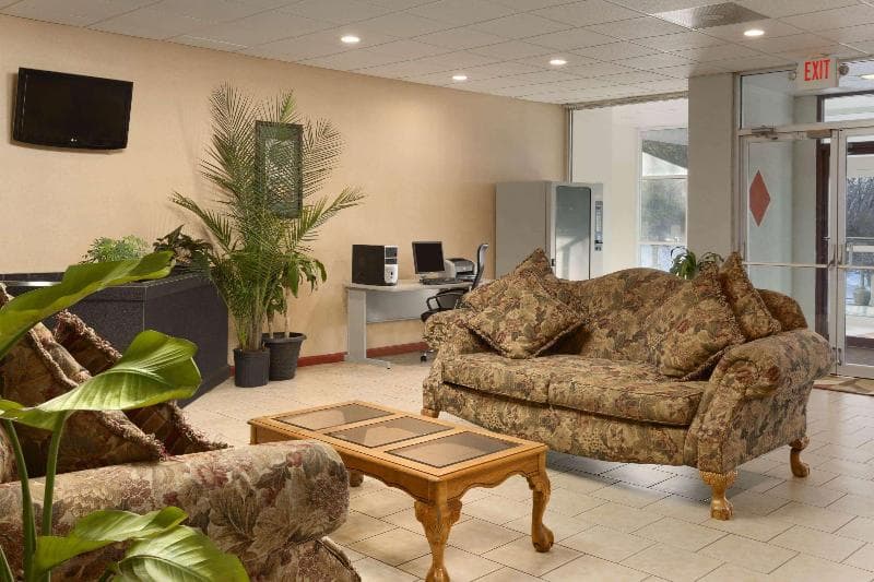 Ramada By Wyndham Hazleton 4