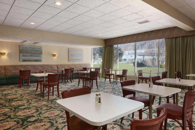 Ramada By Wyndham Hazleton 3