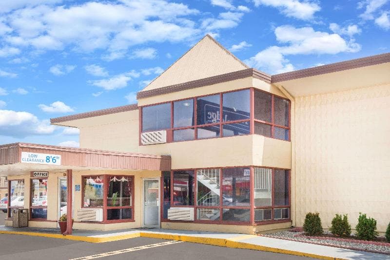 Travelodge by Wyndham Terre Haute 4