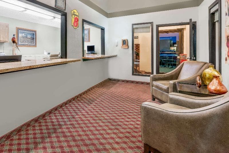 Super 8 By Wyndham Huron 4