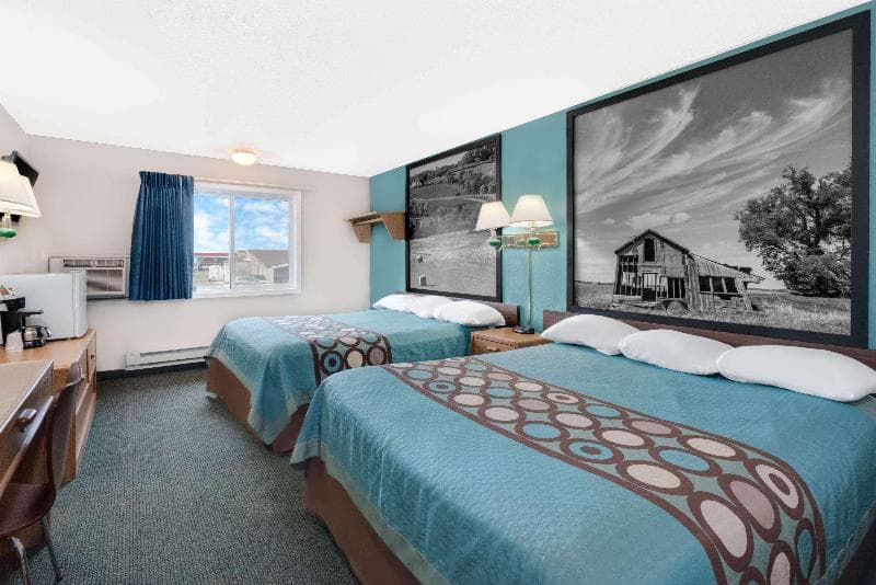 Super 8 By Wyndham Huron 3