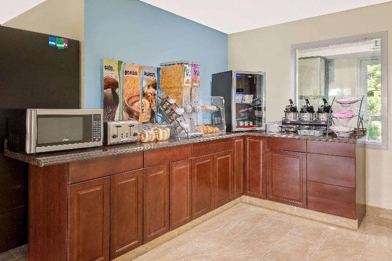 Microtel Inn & Suites by Wyndham Hagerstown 3