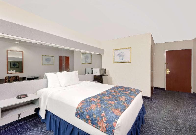 Microtel Inn & Suites by Wyndham Hagerstown 4