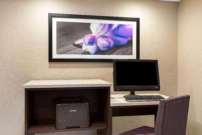 La Quinta Inn Hartford Bradley Airport photo 1