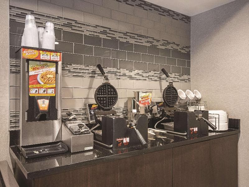 La Quinta Inn Hartford Bradley Airport 3