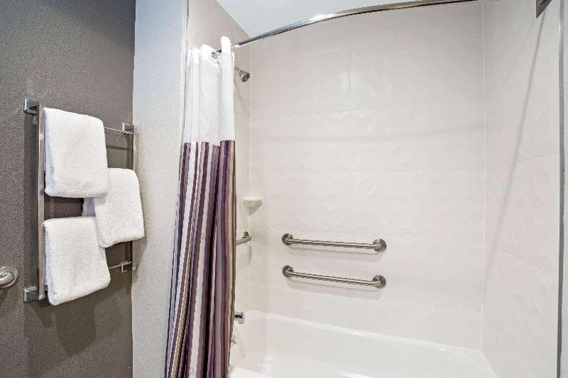 La Quinta Inn Hartford Bradley Airport 5