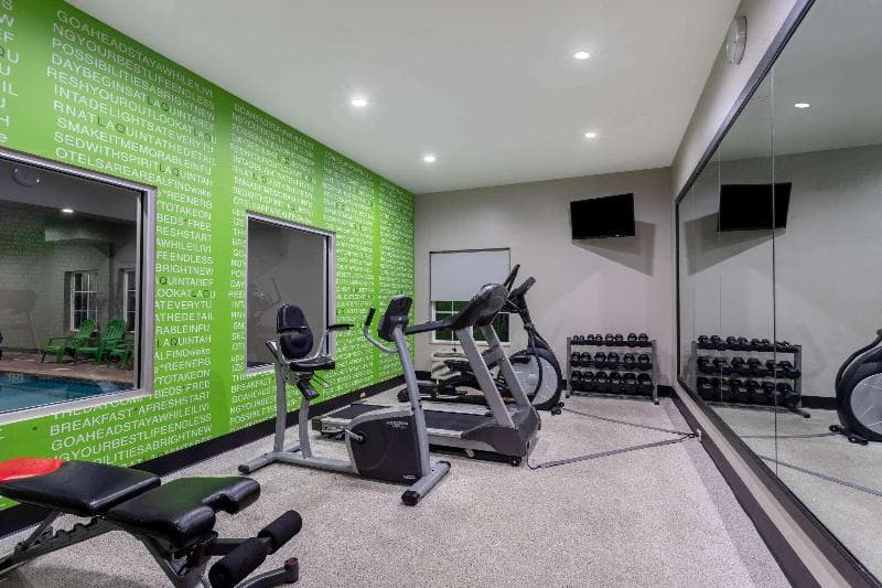 La Quinta Inn & Suites by Wyndham Huntsville Airport Madison 2