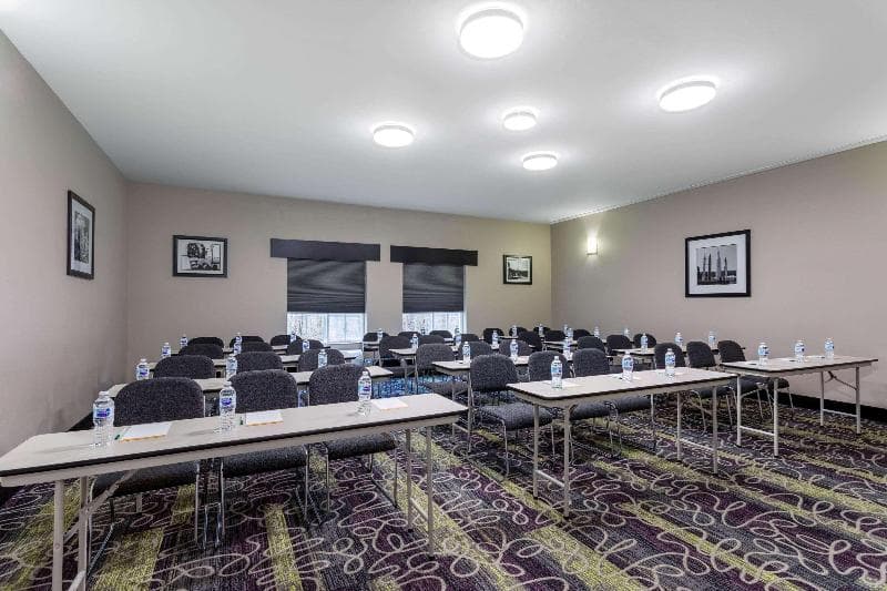 La Quinta Inn & Suites by Wyndham Huntsville Airport Madison photo 1