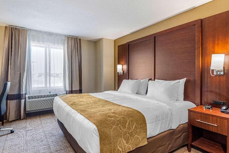 Comfort Inn & Suites photo 1
