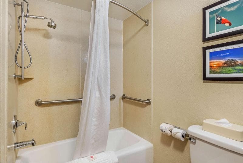 Comfort Inn & Suites 2