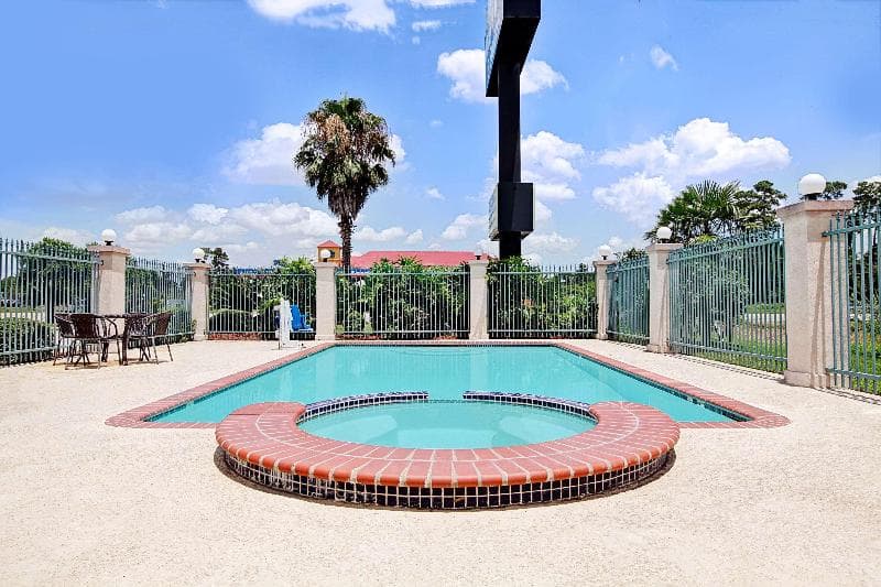 Days Inn & Suites By Wyndham Houston North/Fm 1960 4