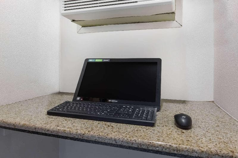 Days Inn by Wyndham Holland photo 1
