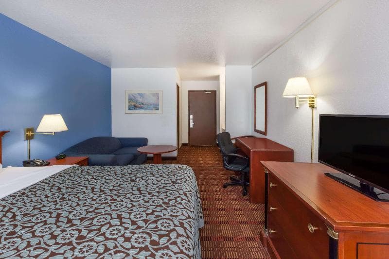 Days Inn by Wyndham Holland 2