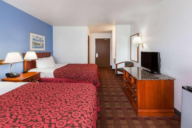 Days Inn by Wyndham Holland 4