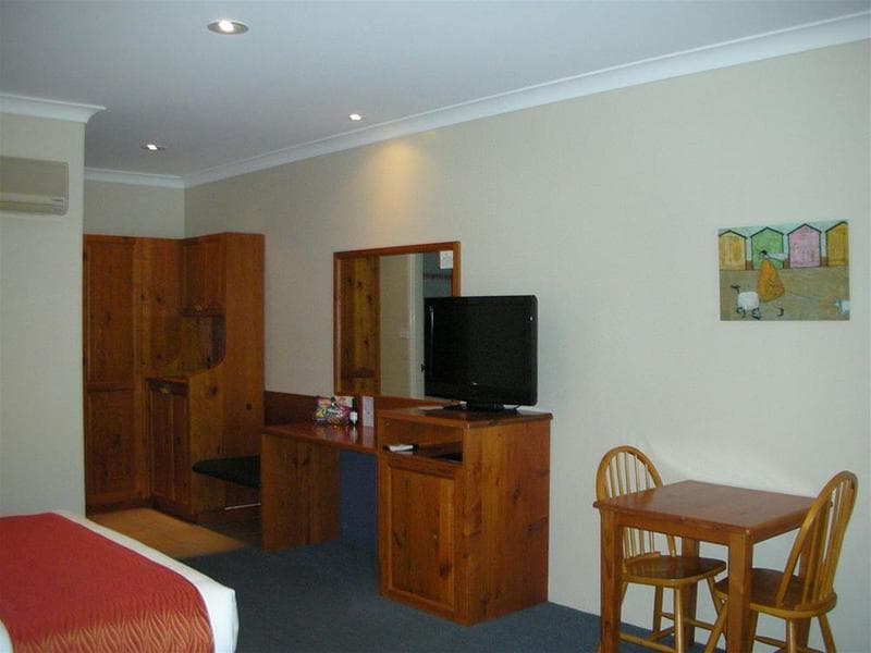 Breakout Motor Inn main