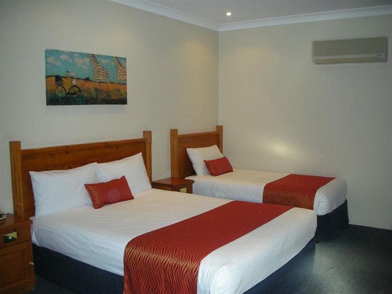 Breakout Motor Inn 2