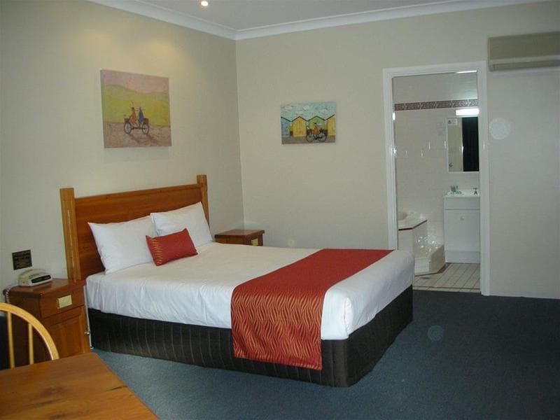 Breakout Motor Inn 3