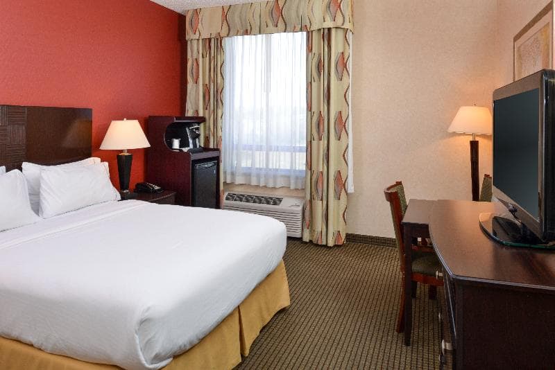 Holiday Inn Express & Suites Harrison 3