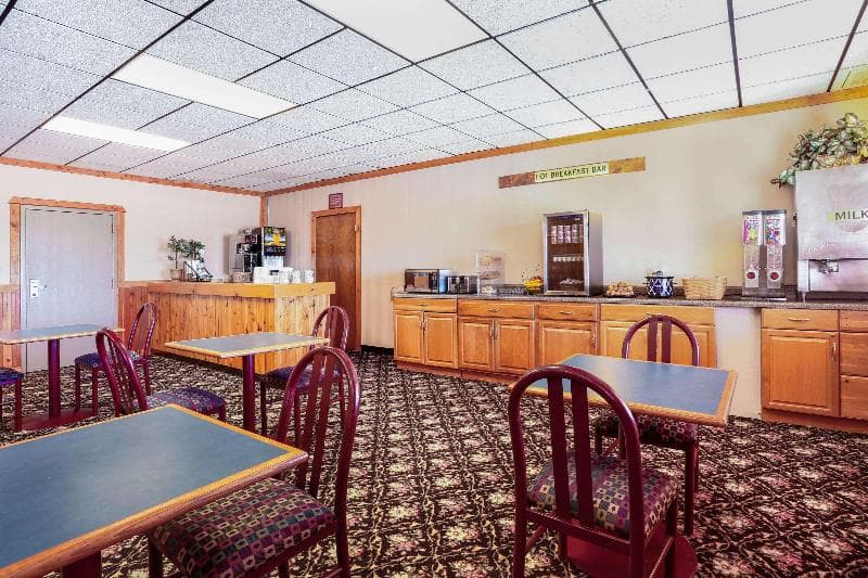 Howard Johnson by Wyndham Helena 3